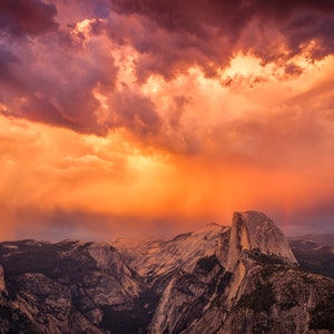 Dramatische zomer onweer Half Dome Yosemite National Park schilderachtige canvas kunst Californië zonsondergang muur decor landschap print #2