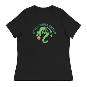 Camiseta para amantes del dragón que escupe fuego. Corte holgado. Regalo para mujer. Regalo para supervivientes, para hermana, para novia.