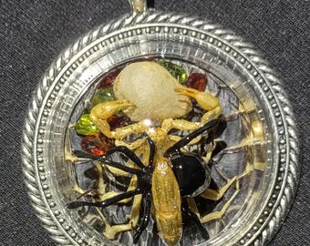 Echte Schwarze Witwe Spinne Anhänger Gestreiften Schwanz Skorpion Coachwip Schlangenhaut Granat Peridot Edelsteine Einzigartige Statement Schmuck