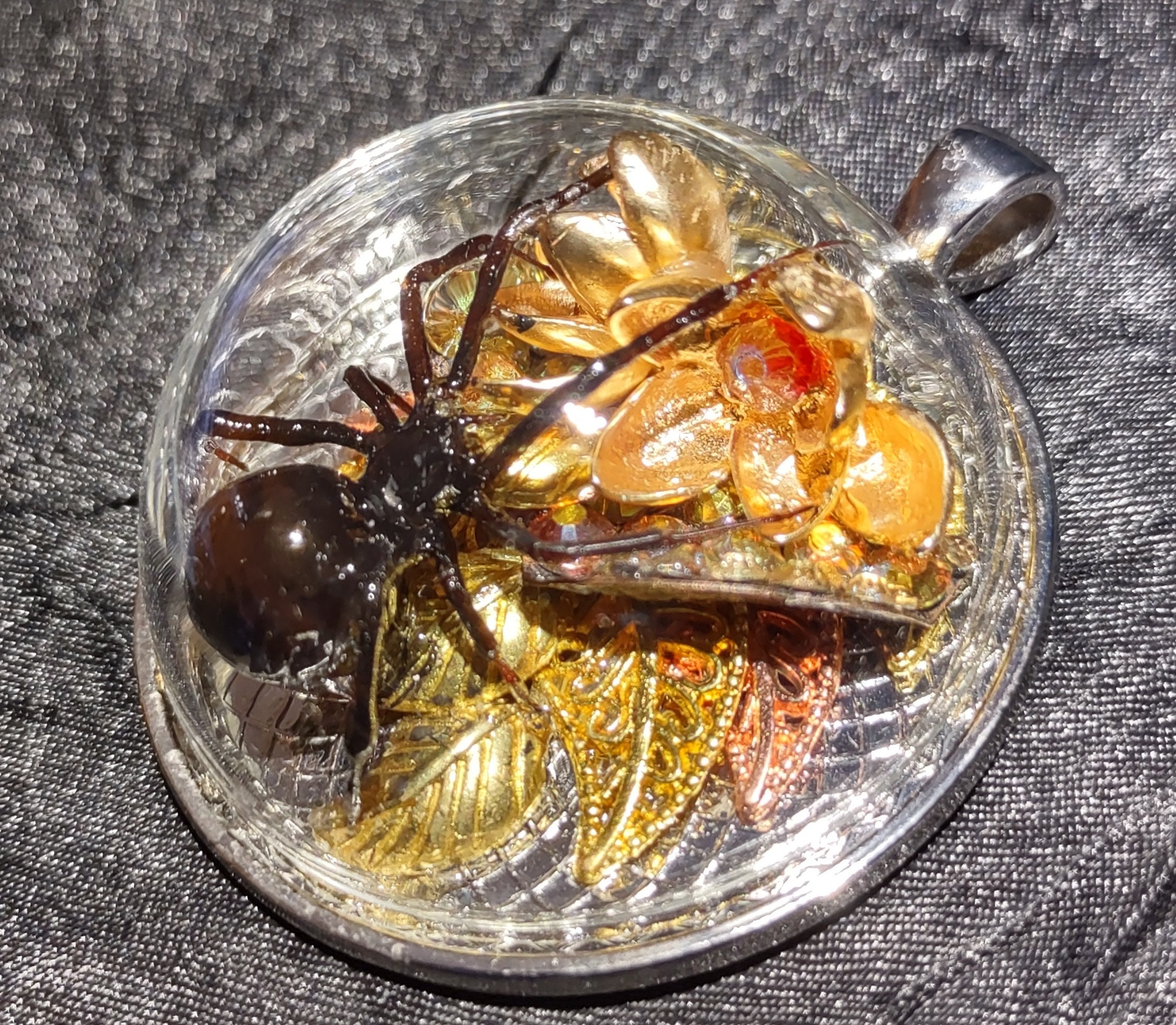 本物のクロゴケグモペンダントネックレス ゴシックジュエリー