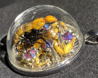 Echte Schwarze Witwe Spinne Gestreifte Schwanz Skorpion Halskette Lila Swarovski Kristall Blumen Metall Spikes Einzigartige eine Art Statement Schmuck