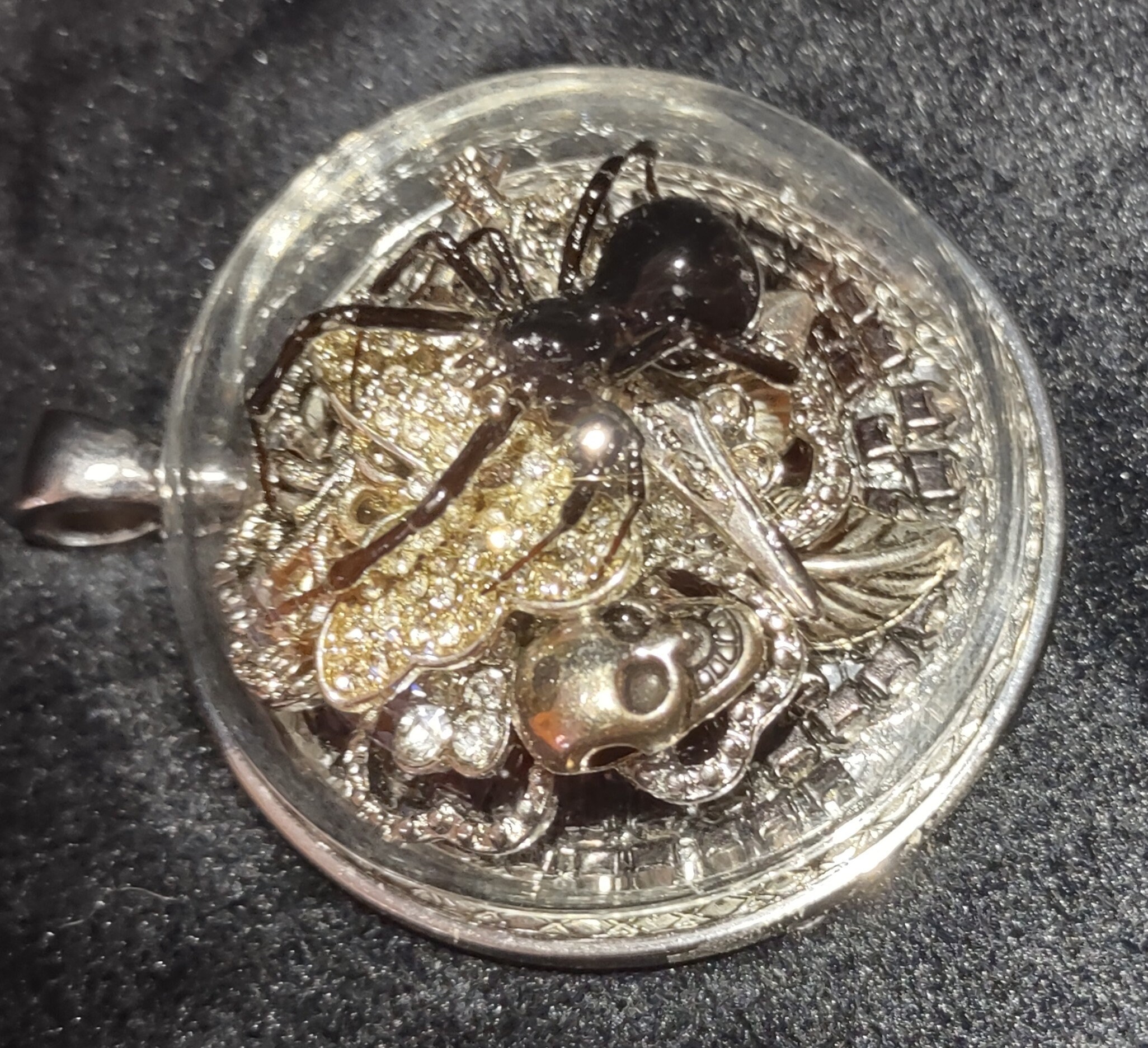 •WIDOW - SMALL• silver spider shadowbox necklace (18