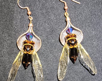 Echte Zikadenkäfer Ohrringe “Fairy Wings” AB Granat Swarovski Kristall Harz Harz Konserviert Insekten Einzigartig Alternative Fashion Statement Piece