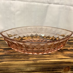 Windsor Diamond Pink Depression Glass. Windsor Diamond Oval Boat Centerpiece Dish.