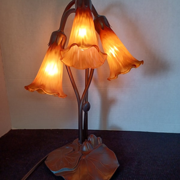 Vintage Tiffany Style Lamp-Angles Trumpet- Tulip Lamp - 3 Flowers -Lily Lamp- Accent Lamp-Stunning Desk Lamp Amber