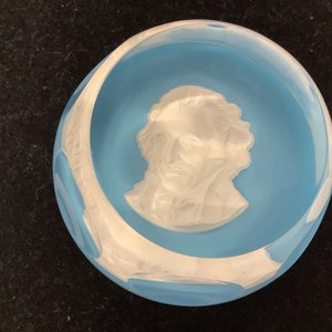Baccarat Cameo Paperweight. Baccarat Sulphide Cameo Overlay Glass Paperweight. Thomas Paine. Read Description.