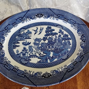 Blue Willow By Churchhill- England. Excellent Condition -Platter, Dinner Plates, Bowls, Serving bowls. Choice