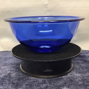 Vintage Pyrex Cobalt Blue mixing bowl. 1.5 quart Pyrex Mixing Bowl.