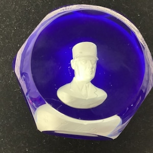 Cameo Paperweight Signed.  Sulphide Cameo Cristal Saint Louis - Cameo Of General De Gaulle - Paperweight-Rare!! Read Description.