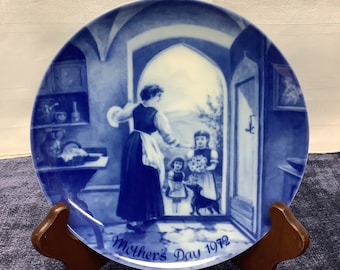 Vintage Kaiser West Germany 1972 Mothers Day Plate by artist Nori Peter