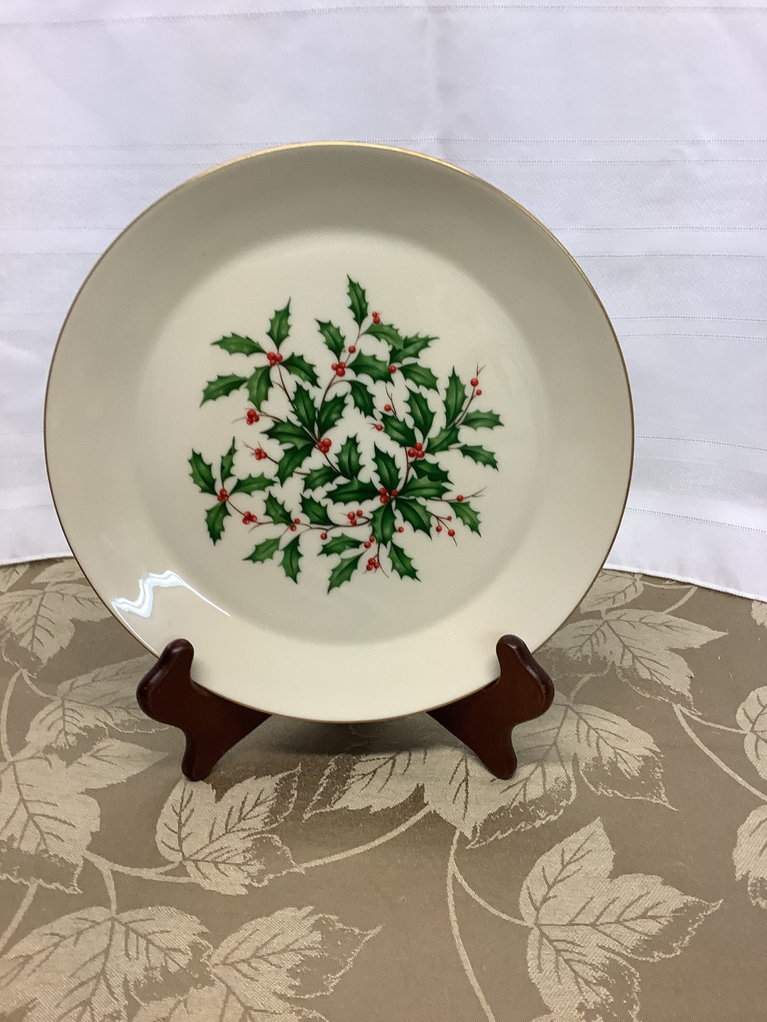 Lenox Holiday Plate. Dimension