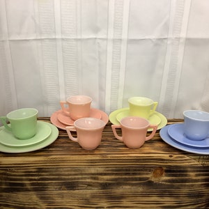 Vintage Childs Pastel Tea Set. 1940&#39;s Hazel Atlas Little Hostess Tea Party Set. 14 piece set.