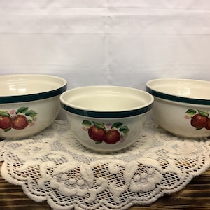 Vintage China Pearl Casuals Apples Set of 3 Nesting Bowl Set-Mixing Bowl Set