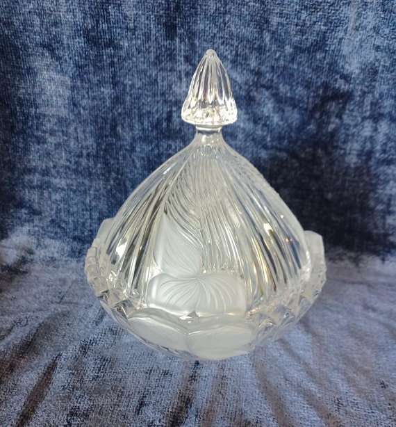 Vintage Mikasa Glass Cut Candy Dish With Lid Frosted Etched Etsy vintage-mikasa-glass-cut-candy-dish-with-lid-frosted-etched-etsy