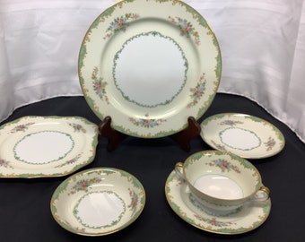 Noritake China. 8-Piece Place Setting or Tea Set. Sea Green with an Elegant Design. 1930's-1950's.