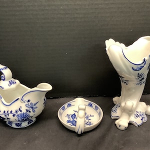 Vienna Woods Blue And White Blue Onion Pattern. Vase Or Trinket Dish Or Gravy Boat. Choice