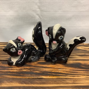Skunk Salt & Pepper Shaker Set. Made in Japan Decorative Only.