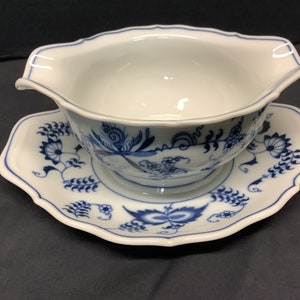 Blue Danube Gravy Boat With Attached Plate-Blue Danube. One Piece Gravy Boat-Japan.