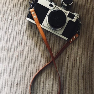 Minimalist Leather Camera Strap (swivel snaps)