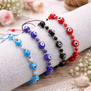 Boze Oog Armband voor Dames, Trendy Kralenarmband met Boze Oog Bedeltjes Sierlijk Gelukssieraad voor Vrienden Moeder Verjaardag Pensioen (Zilver