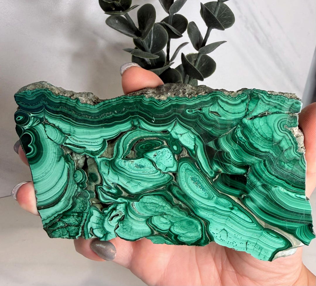 malachite-slab-with-banded-and-botryoidal-patterns-green-banded