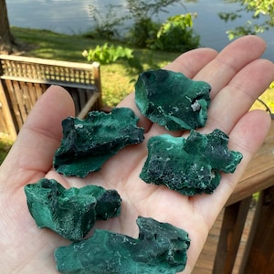Velvet Malachite Specimen 20–25g | Natural Green Mineral Crystal, Fibrous Texture, Raw Malachite Stone for Collection or Display