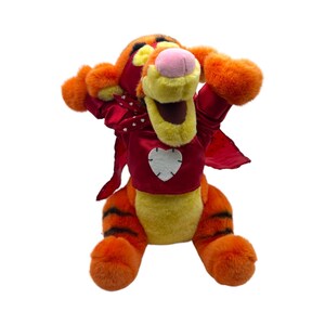 Disney Store - Super Lover Tigger - Vintage - 14&quot;