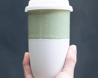 Sage Ceramic Travel Mug with Lid & Heat Band – 16oz Reusable Pottery Coffee Cup – Dishwasher Safe – Eco Gift for Coffee Lovers
