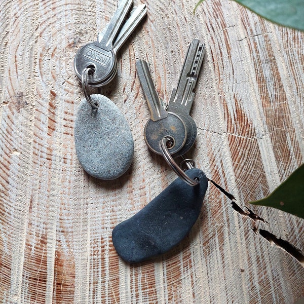 Pebble sleutelhanger, handgemaakt natuurproduct, stenen sleutelhanger