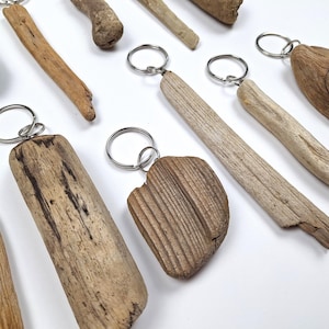 Drifftwood keychain, handmade natural product, driftwood key ring, Treibholz Schlüsselanhänger, gift for nature lovers