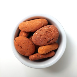15 piezas de guijarros de arcilla, rocas de arcilla roja natural, tamaño 0,78 pulgadas/2 cm hasta 2,75 pulgadas/7 cm