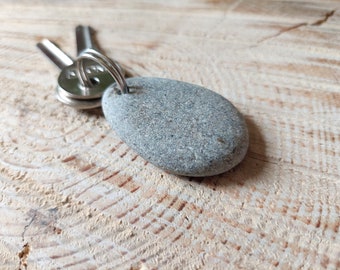 Pebble keychain, handmade natural product, stone key ring, schlüsselanhänger stein