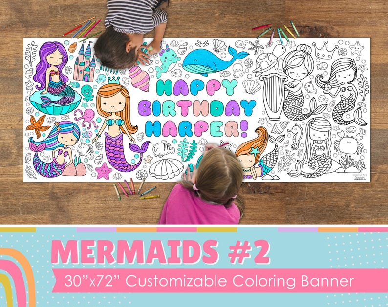 Pode incluir: Uma grande faixa branca para colorir com sereias, criaturas marinhas e o texto "HAPPY BIRTHDAY HARPER!" A faixa mede 76 cm por 183 cm e &eacute; personaliz&aacute;vel.