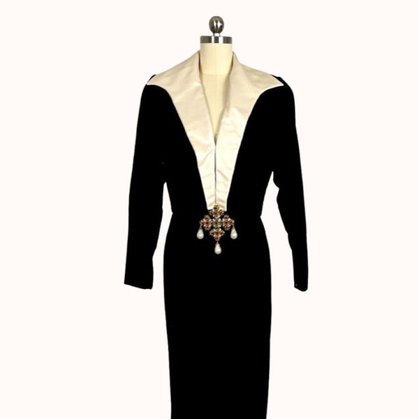 SALE!! NOW ONLY 362.00! Vintage Rare Oscar de la Renta Evening Gown Black Velvet Cream Silk ~ 4/6, Exellent condition, absolutely classic!