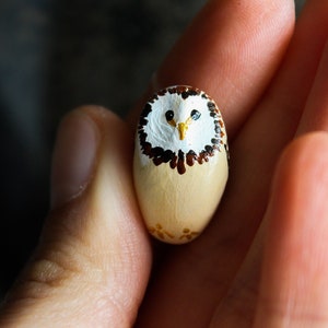 Figurine hibou miniature faite main - cadeau forêt, boîte de coquillages en noyer pour proposition - belle grange pour votre hibou magique pour votre poste de hibou magique