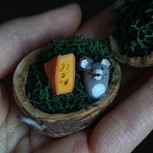 Figurka Myszki z Serem - Pudełko z łupin orzecha włoskiego W ZESTAWIE!!! - Miniaturowa mysz - Bajkowy towarzysz - Prezent dla najlepszego przyjaciela - Tom i Jerry