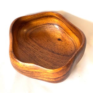 Hawaiian Wood Bowl Blaire's Hawaii Monkeypod Small Calabash Fluted Serving Bowl, Luau Serving Ware Tiki Bar