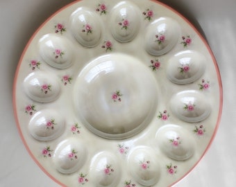 Assiette à oeufs boutons de rose irisés