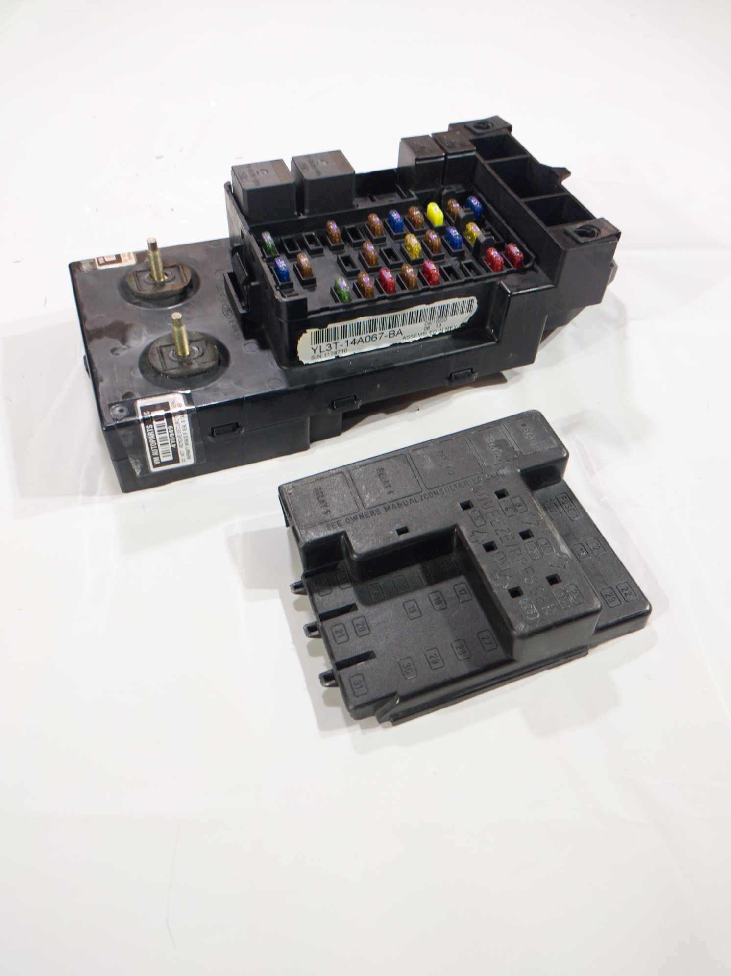 99 00 01 Ford F150 4x4 Dash Fuse Box Junction Relay Under Dash YL34 ...