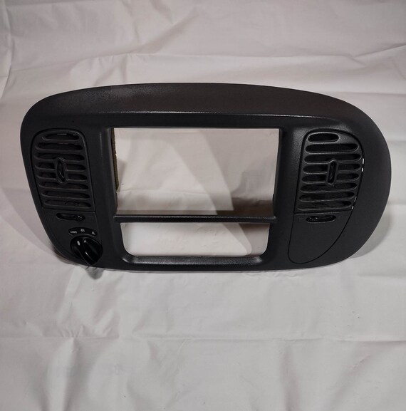97 03 Ford F 150 Expedition Radio Center Dash Trim Bezel Panel