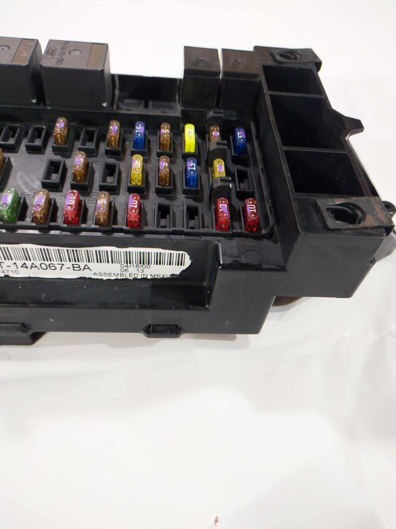 99 00 01 Ford F150 4x4 Dash Fuse Box Junction Relay Under Dash YL34 ...