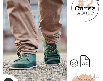 May include: A pair of dark green fabric sneakers with yellow laces worn with tan trousers. The image includes text reading #2 Cursa ADULT, ISL 27.0-31.0cm, A4, and FLÜGELKIND, along with a German flag icon and a three-star difficulty rating.