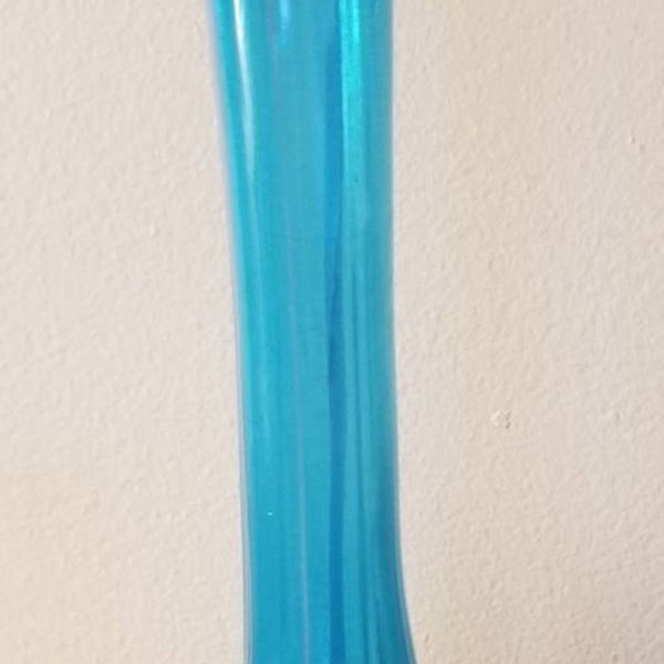 VINTAGE Blue Feeze Vase in MINTY condition 11 inches