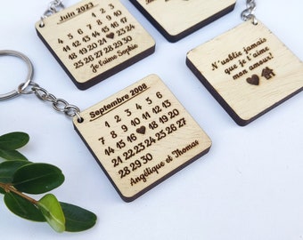 Calendar Keychain Personalized Wooden Gift for Valentine's Day Wedding Anniversary Date Meeting Pendant for Her Him Couple