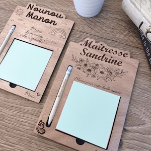 Regalo per insegnante, ATSEM, tata, fine anno scolastico, supporto da scrivania in legno, post-it e matita personalizzata, incisione laser, idea originale per l'insegnante