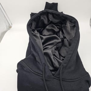 Schwarz Satin Hoodie,Schwarze unisex Kapuzenpullover,dicke warme hoody,satin Kapuzen Sweatshirt. image 14