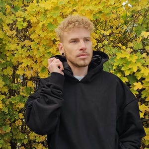 Schwarz Satin Hoodie,Schwarze unisex Kapuzenpullover,dicke warme hoody,satin Kapuzen Sweatshirt. image 5
