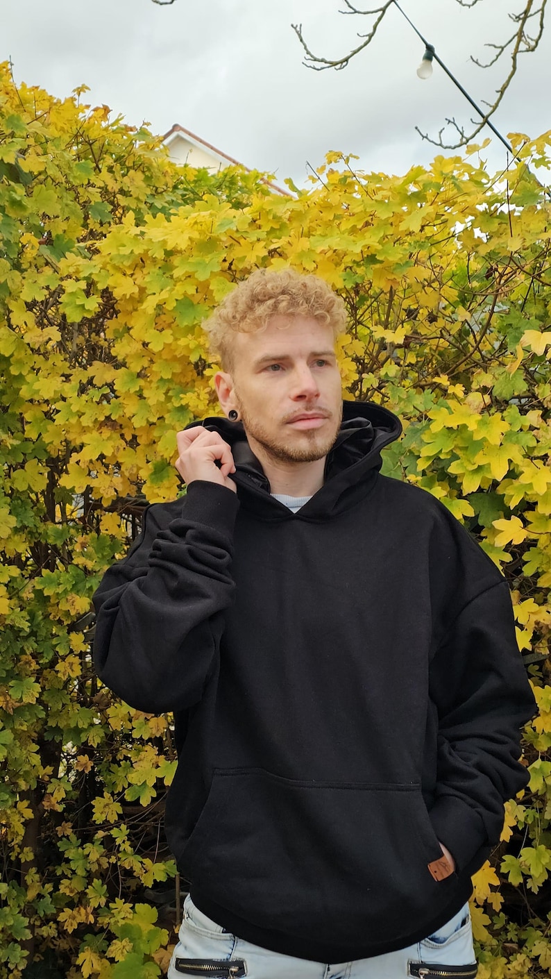 Schwarz Satin Hoodie,Schwarze unisex Kapuzenpullover,dicke warme hoody,satin Kapuzen Sweatshirt. image 5