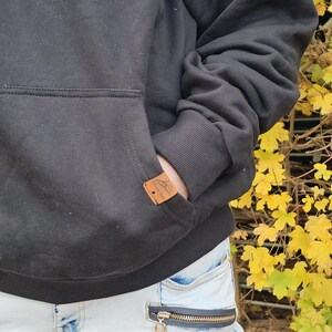 Schwarz Satin Hoodie,Schwarze unisex Kapuzenpullover,dicke warme hoody,satin Kapuzen Sweatshirt. image 4