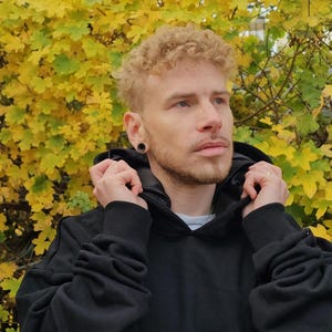 Schwarz Satin Hoodie,Schwarze unisex Kapuzenpullover,dicke warme hoody,satin Kapuzen Sweatshirt. image 2